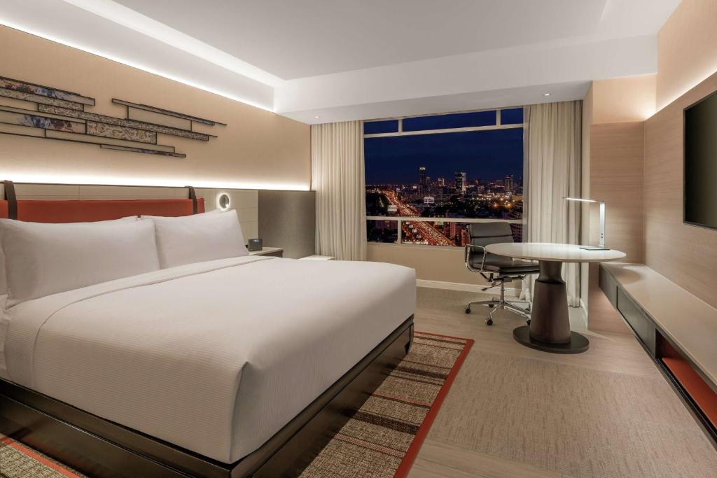 DoubleTree by Hilton Bangkok Ploenchit - Resim 4