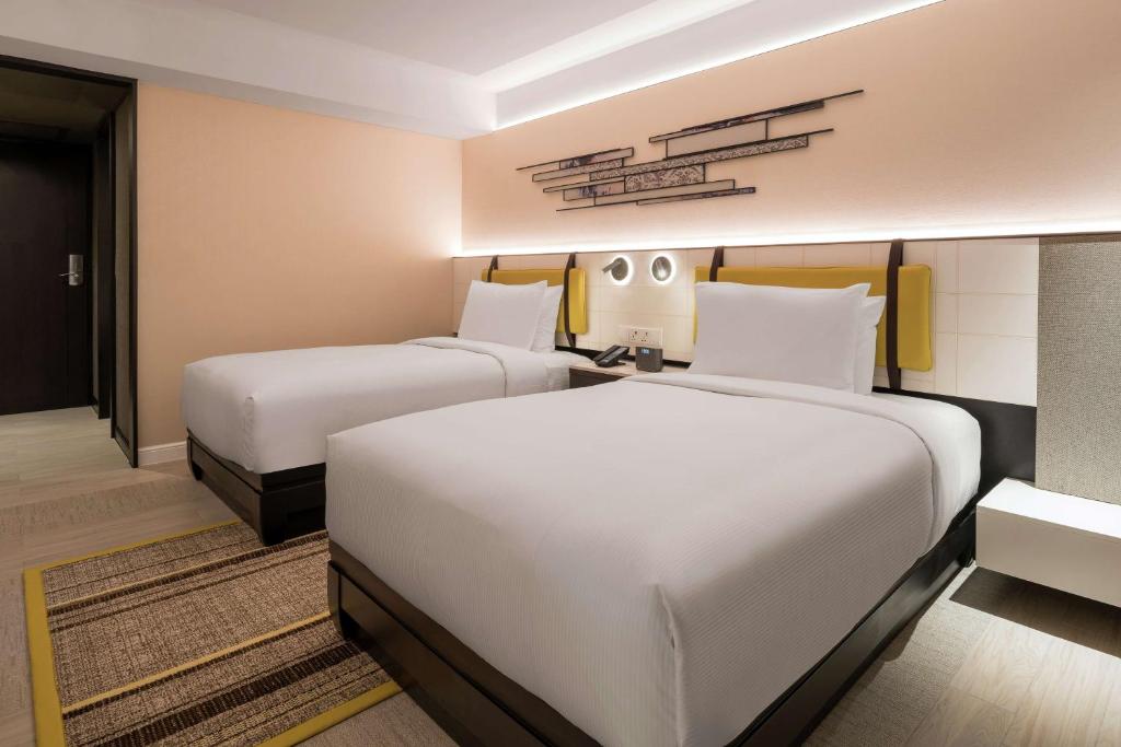 DoubleTree by Hilton Bangkok Ploenchit - Resim 36