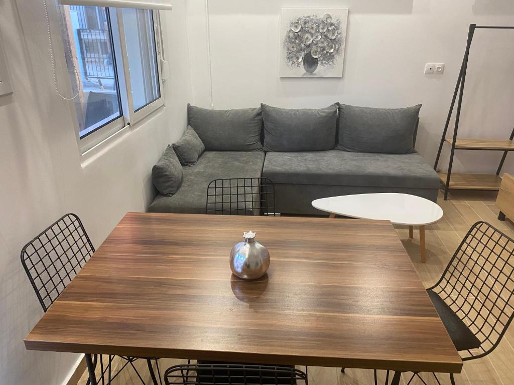 a living room with a table and a couch at Little Home in Potos