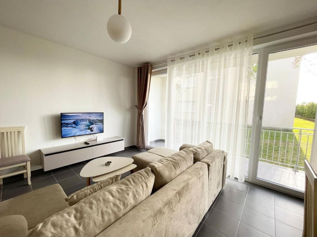 TV a/nebo společenská místnost v ubytování Talea Coast Apartment