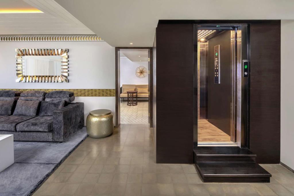 Posezení v ubytování DoubleTree by Hilton Goa - Panaji