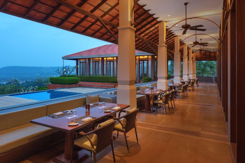 Bazén v ubytování Hilton Goa Resort Candolim nebo v jeho okolí
