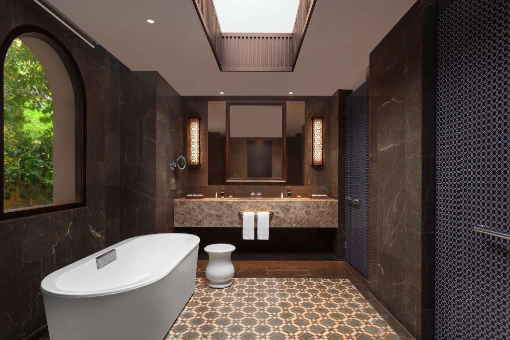 Koupelna v ubytování Hilton Goa Resort Candolim