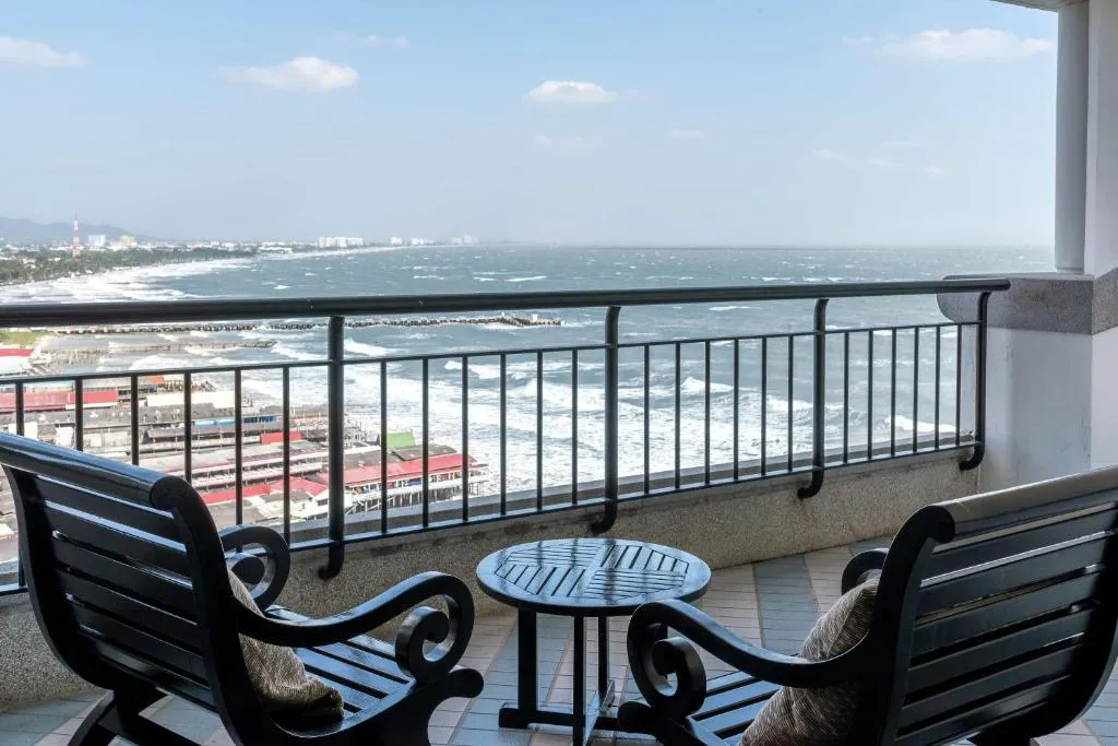Hilton Hua Hin Resort & Spa, Sukhothai Suite with Club Lounge Access