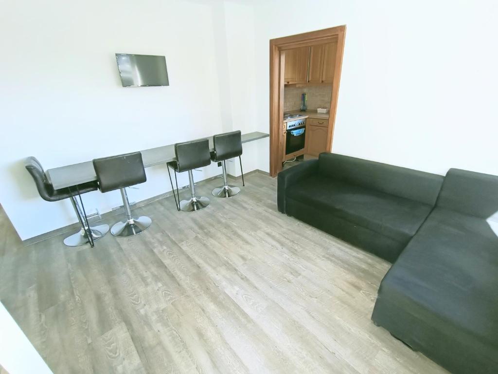 FMI13Furnished Accommodation - Apartment With Balcony