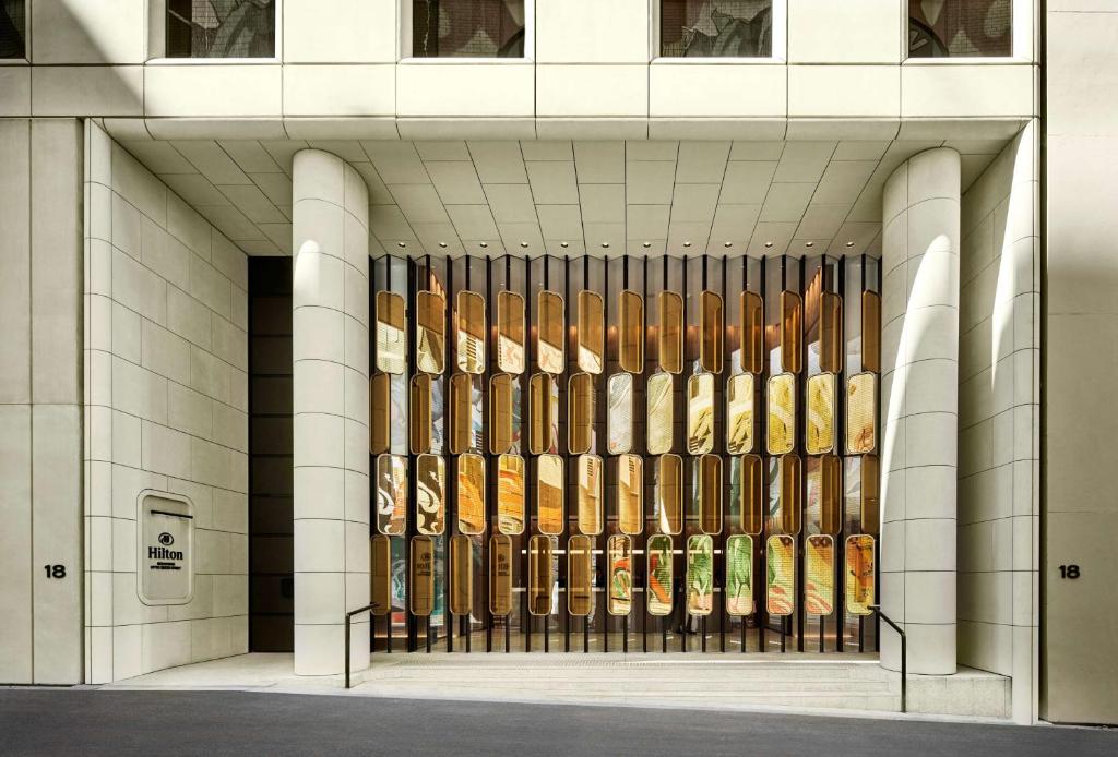 Hilton Melbourne Little Queen Street - Resim 2