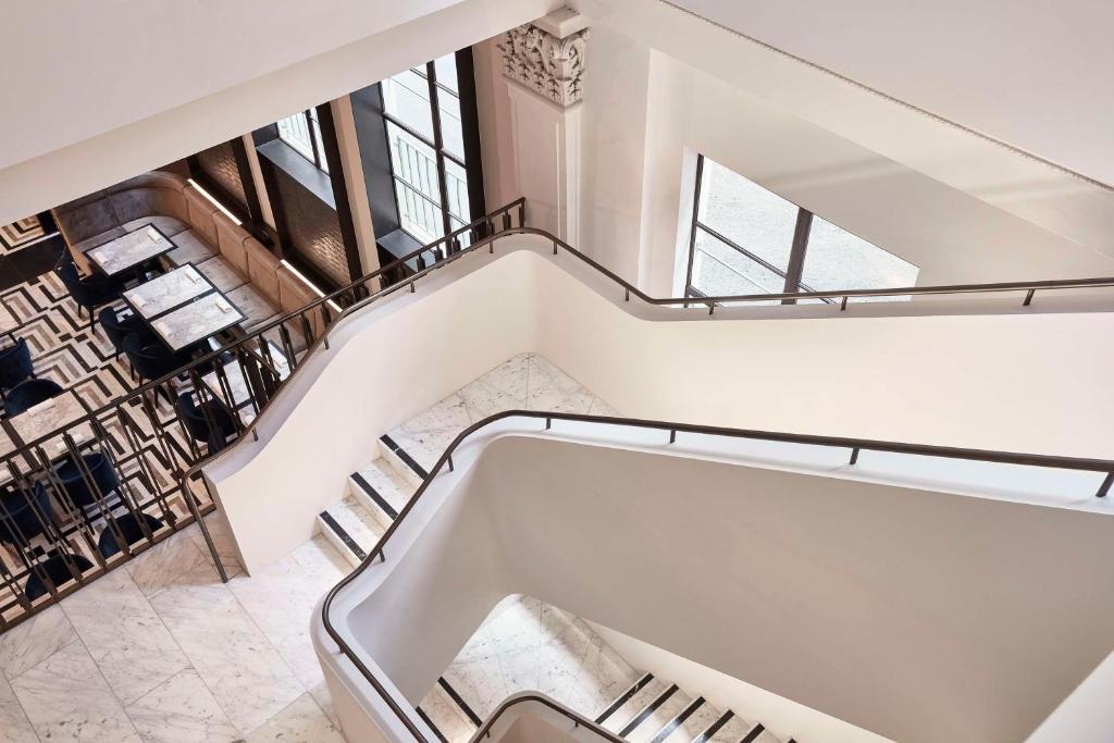 Hilton Melbourne Little Queen Street - Resim 6