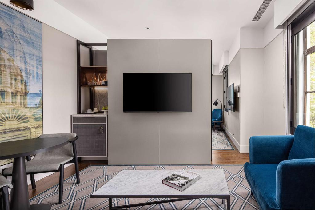 
Junior King Suite - Lounge Access/Heritage Wing
