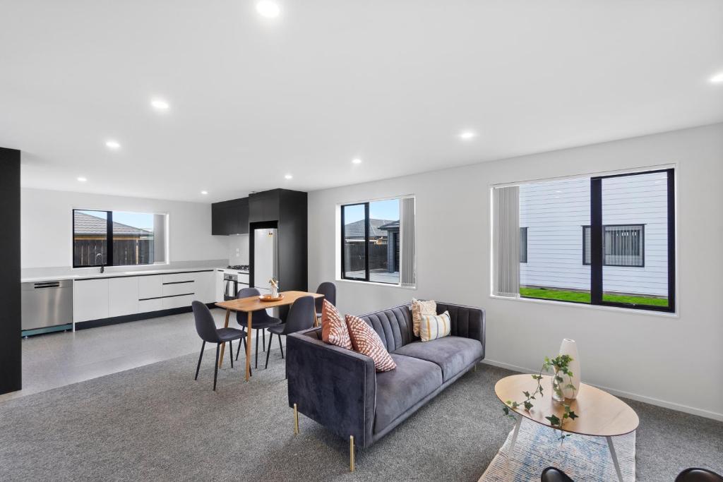 New house walk to Rototuna shopping Centre, Hamilton (updated prices 2024)