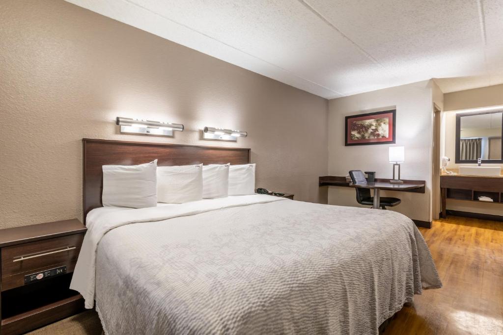 Red Roof Inn PLUS+ Nashville Airport photo