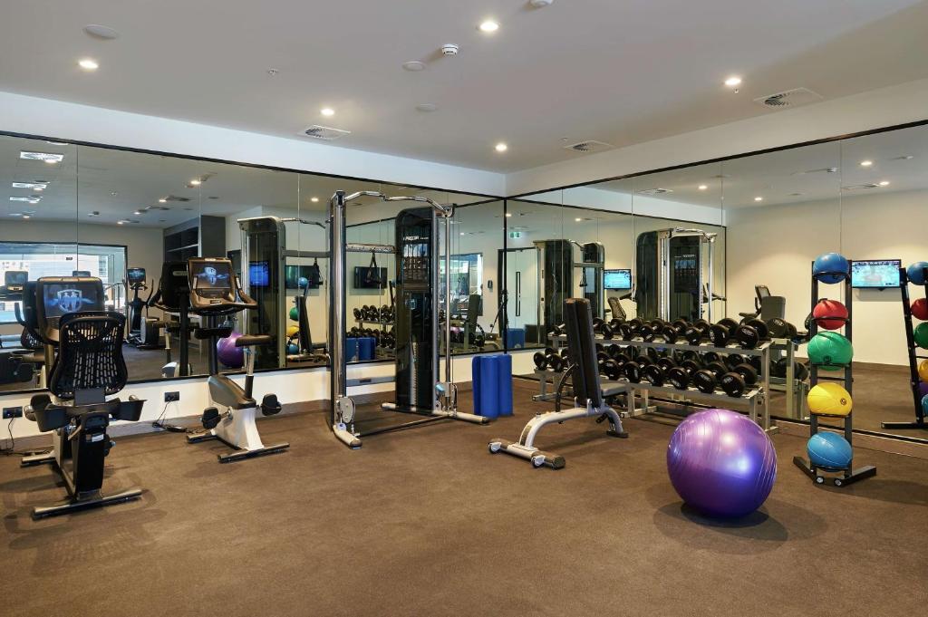 Fitness centrum a/nebo fitness zařízení v ubytování Doubletree By Hilton Perth Northbridge