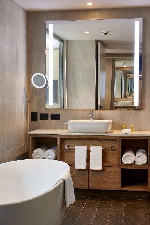 Koupelna v ubytování Doubletree By Hilton Perth Northbridge