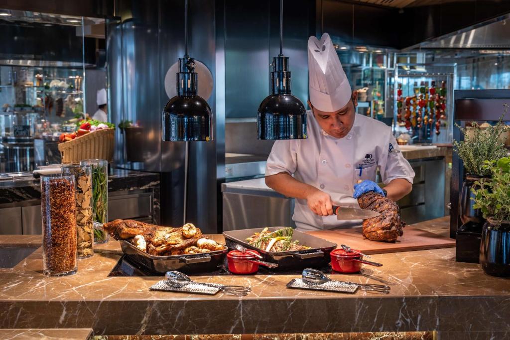 Comida en o cerca de este hotel