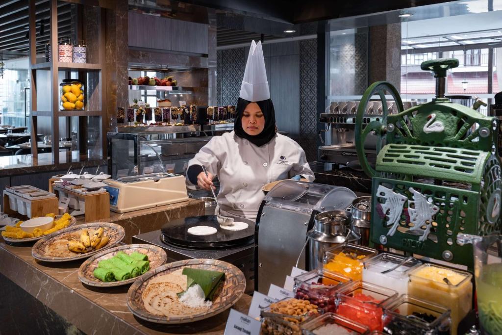 Comida en o cerca de este hotel