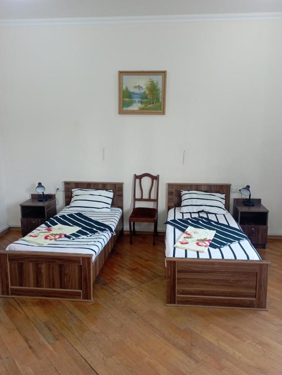 Postel nebo postele na pokoji v ubytování Art House Hostel Aleksandr