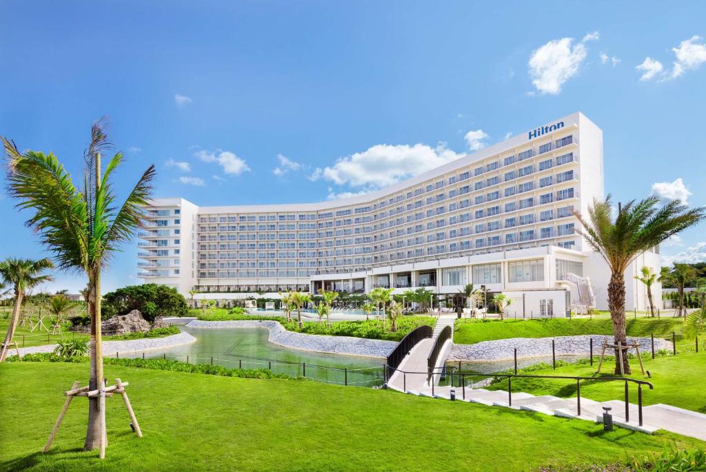 Bazén v ubytování Hilton Okinawa Sesoko Resort nebo v jeho okolí
