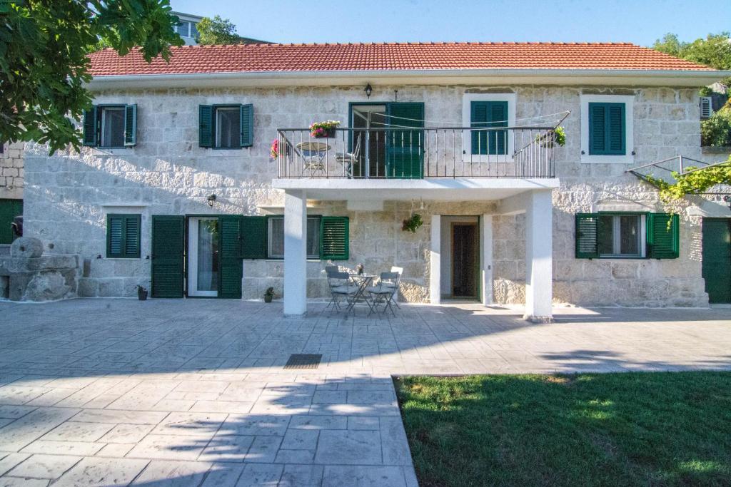 Budova, kde se vila nachází