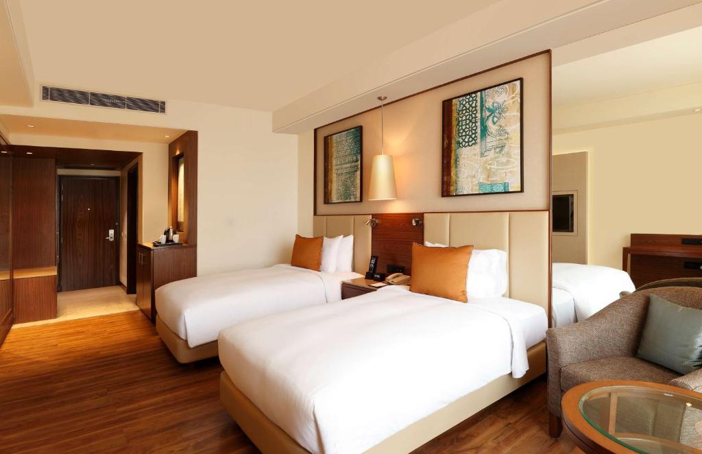 Postel nebo postele na pokoji v ubytování DoubleTree by Hilton Agra