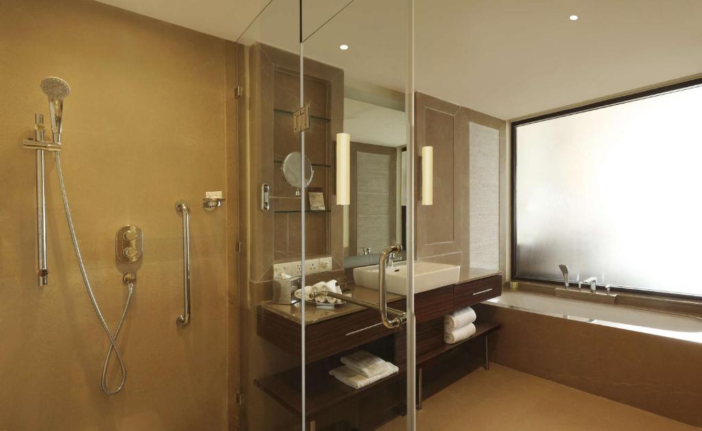 Koupelna v ubytování DoubleTree by Hilton Agra