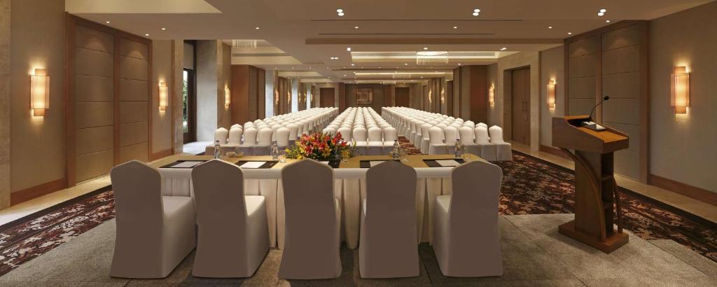 Posezení v ubytování DoubleTree by Hilton Agra