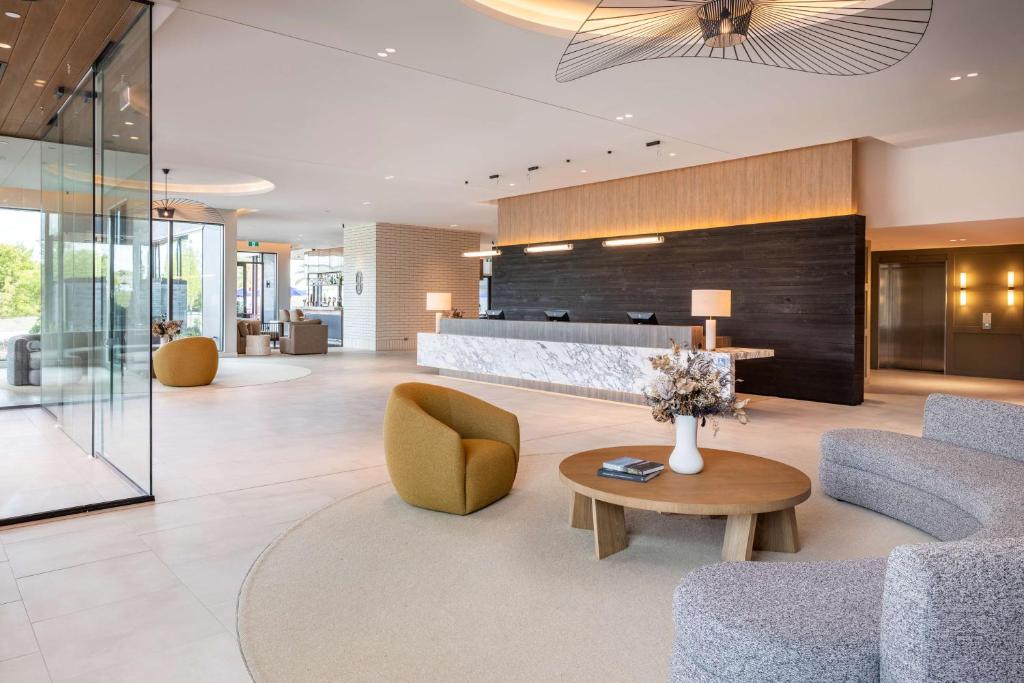 Posezení v ubytování DoubleTree By Hilton Auckland Karaka