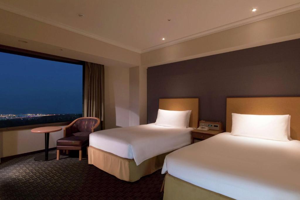 Postel nebo postele na pokoji v ubytování Hilton Tokyo Narita Airport