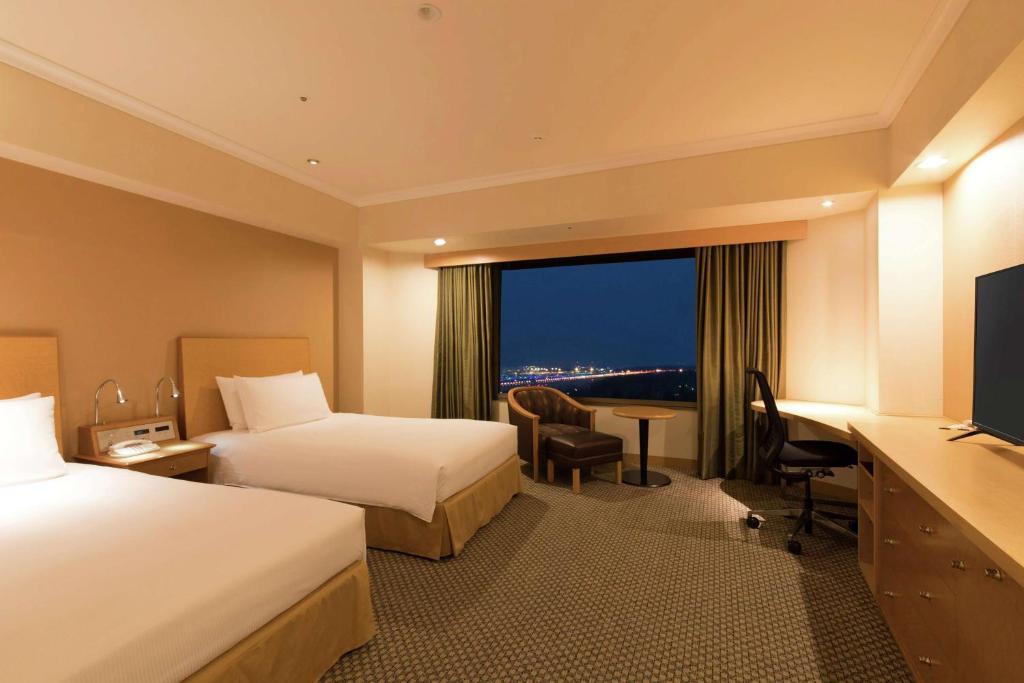 Postel nebo postele na pokoji v ubytování Hilton Tokyo Narita Airport