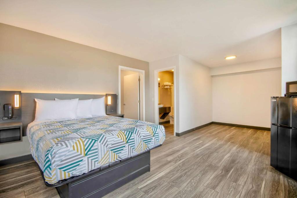 Motel 6-Marina, CA - Monterey - 