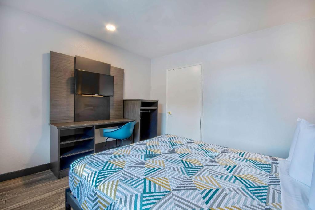 Motel 6-Marina, CA - Monterey - 