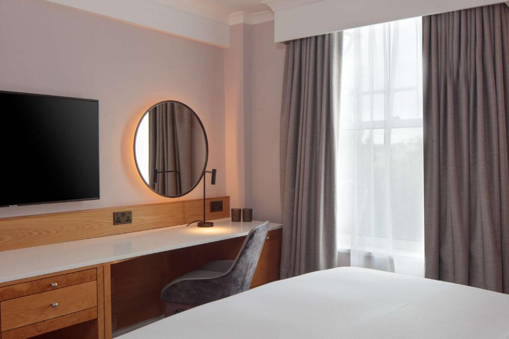 DoubleTree by Hilton Bath - Deluxe King Room