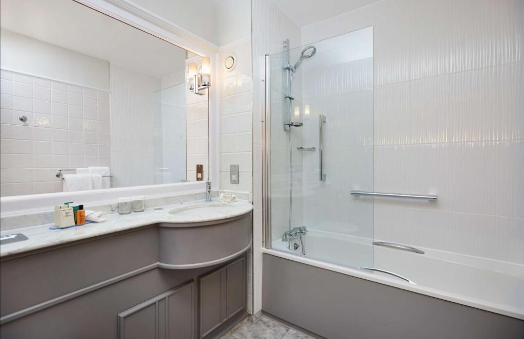 DoubleTree by Hilton Coventry - Camera Familiare