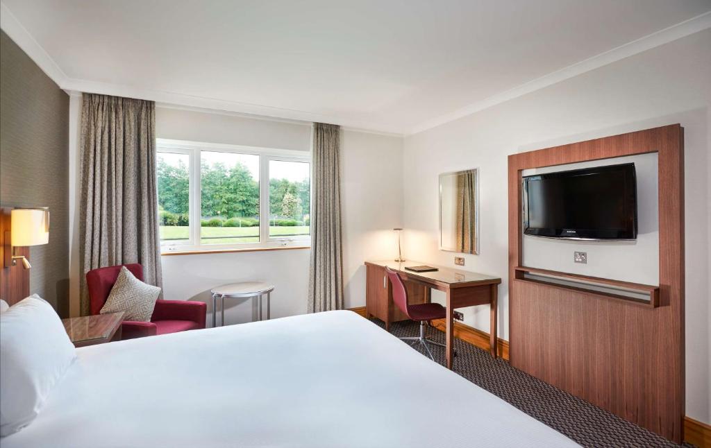 DoubleTree by Hilton Coventry - Deluxe King Room