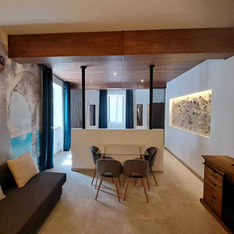 Zona d'estar a CAIETA Housing