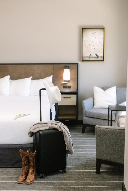 Postel nebo postele na pokoji v ubytování Hotel Windrow Downtown Ellensburg