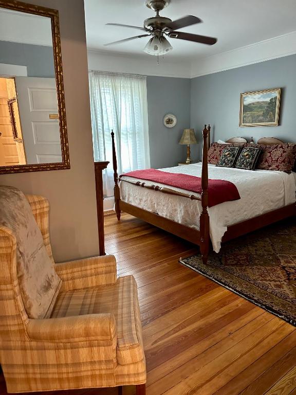 Red Rocker Inn - Lauriel De Montagne