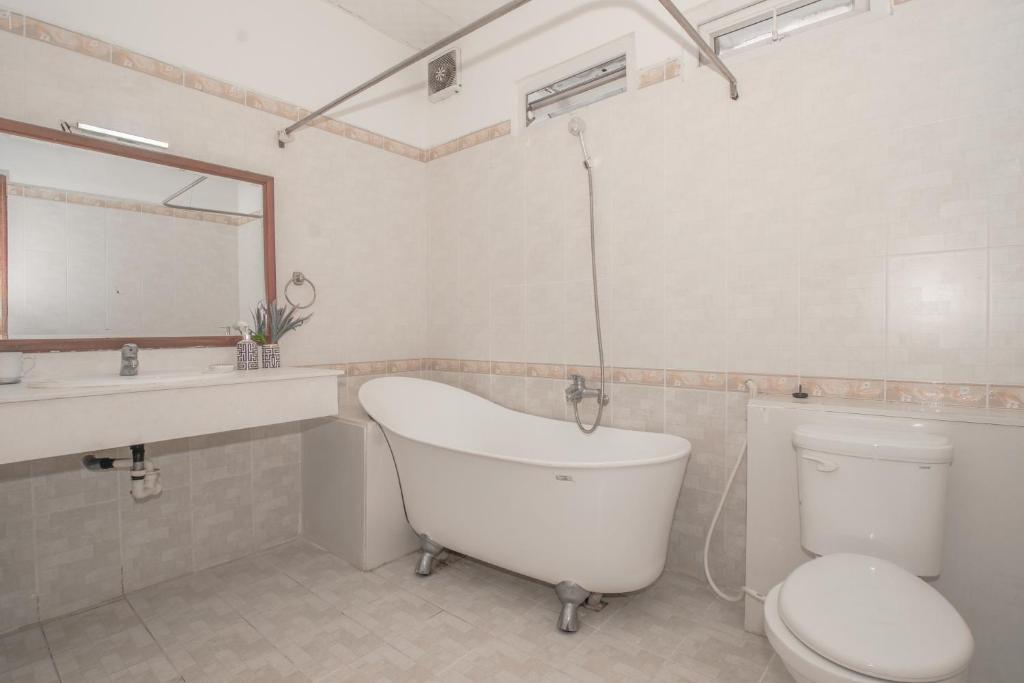 Ngọc Tùng Hotel - Chambre Double De Luxe