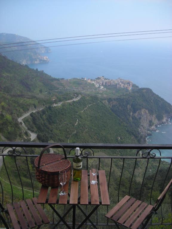 a table with wine glasses and a basket on a balcony at Infinity view in Vernazza