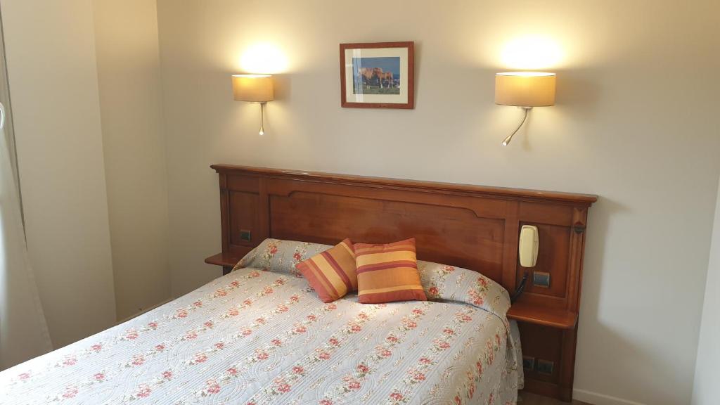 Postel nebo postele na pokoji v ubytování Hotel Eskualduna Chez Katina