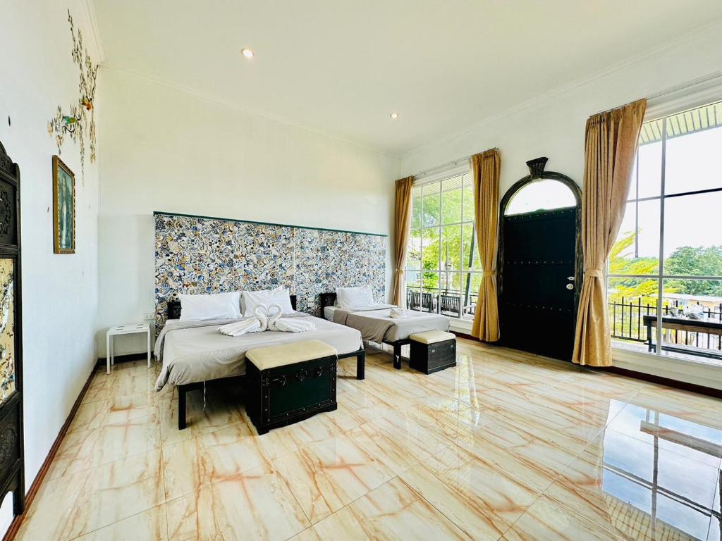 Yoko River Kwai Resort - Deluxe Triple Room