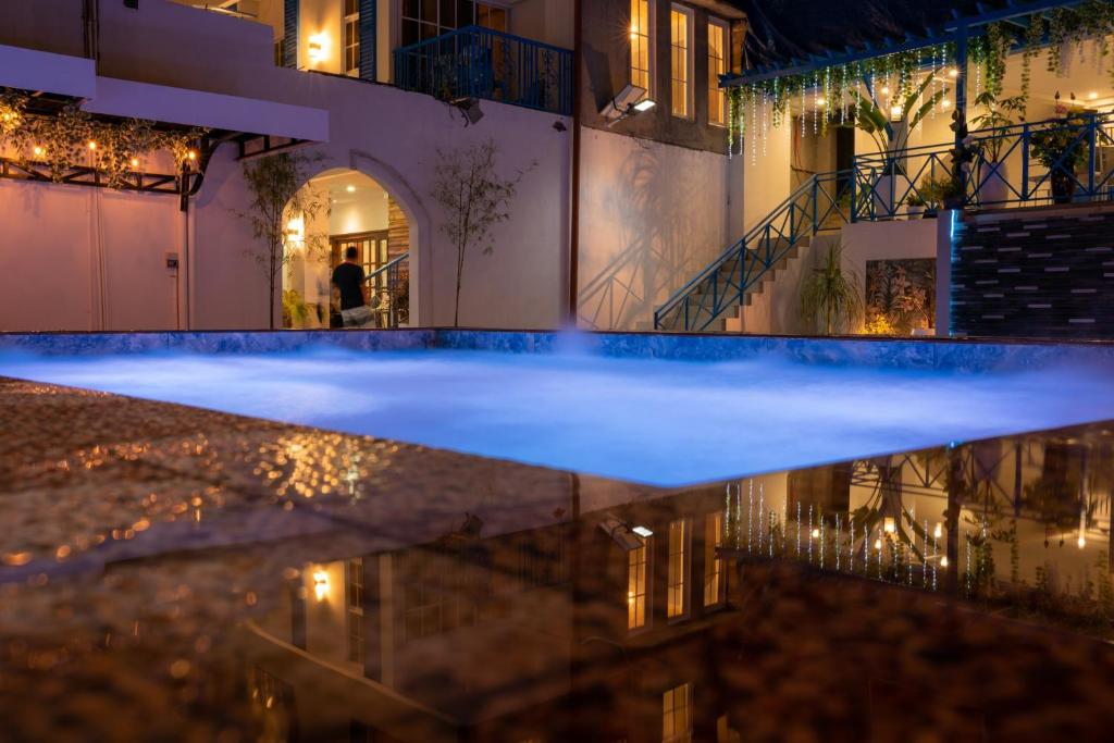 Bazén v ubytování Bernese Resort Hotel powered by Cocotel nebo v jeho okolí