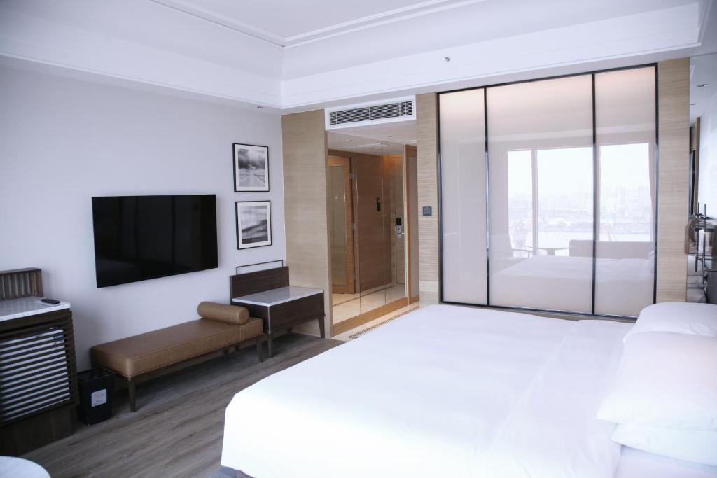 Postel nebo postele na pokoji v ubytování Sheraton Shanghai Pudong Riverside