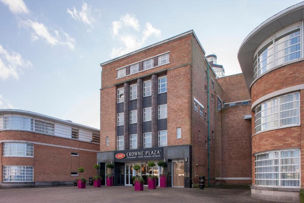 Crowne Plaza Liverpool - John Lennon Airport by IHG photo