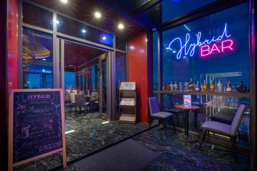 Bố cục Golden Lotus Grand Da Nang - Panoramic Rooftop Bar & Daily Afternoon Tea