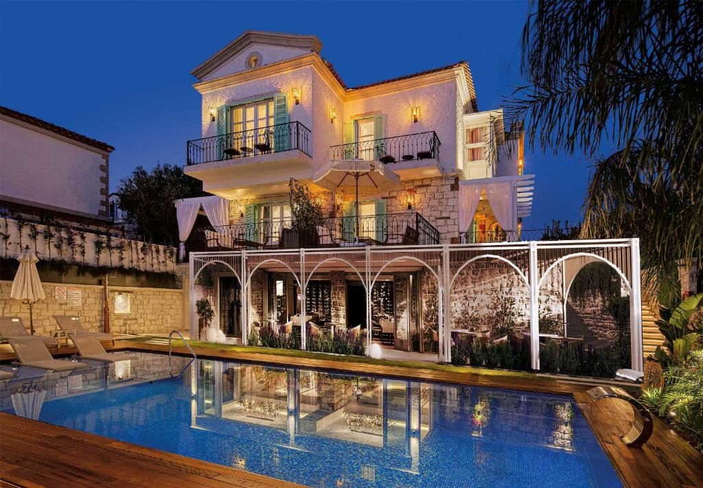 The swimming pool at or close to Monreve Alaçatı