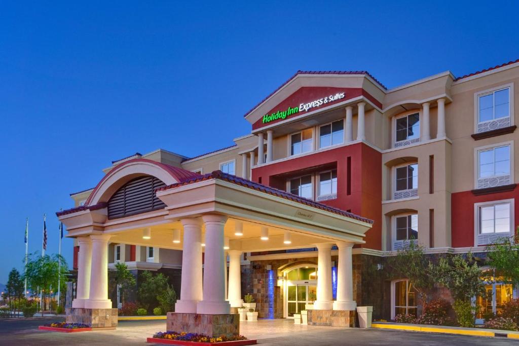 una rappresentazione delle suite dell'Hampton Inn di anaheim di Holiday Inn Express & Suites Las Vegas SW Springvalley, an IHG Hotel a Las Vegas