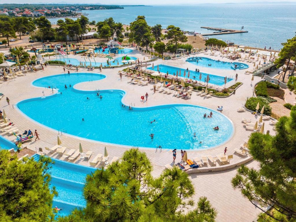 Mobile homes in Zaton Holiday Resort, with large pool area-ex TUI