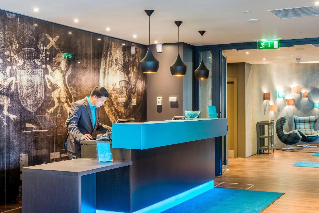 Motel One Edinburgh-Princes - Resim 6