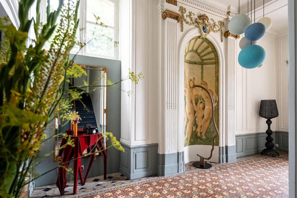 a hallway with a fireplace and blue balloons at Le Henri IV in Le Mans