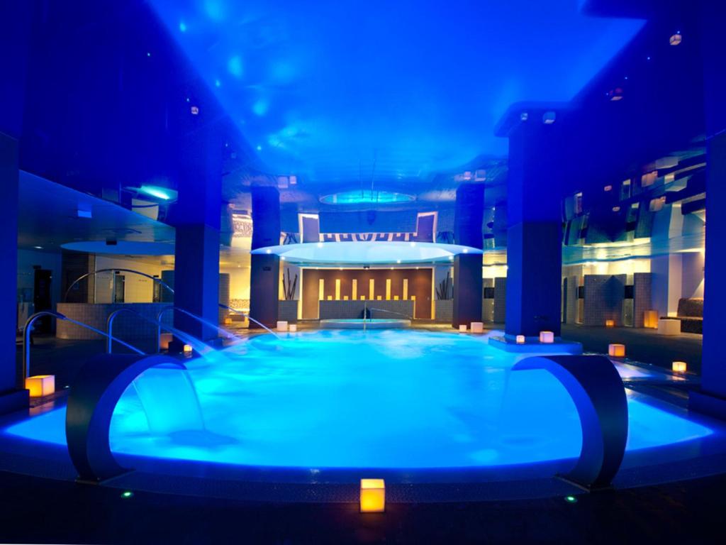 A piscina localizada em AR Diamante Beach & SPA Hotel 4 SUP ou nos arredores