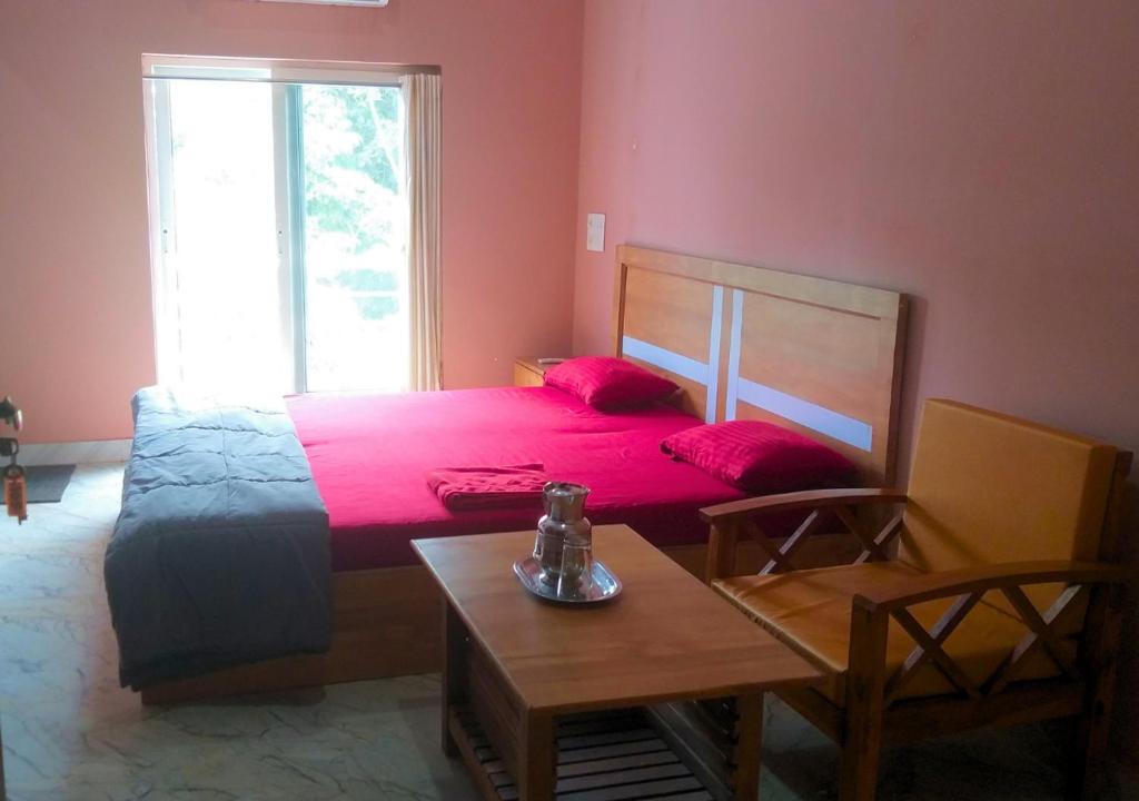 Postel nebo postele na pokoji v ubytování AYM Yoga Resort Arambol GOA